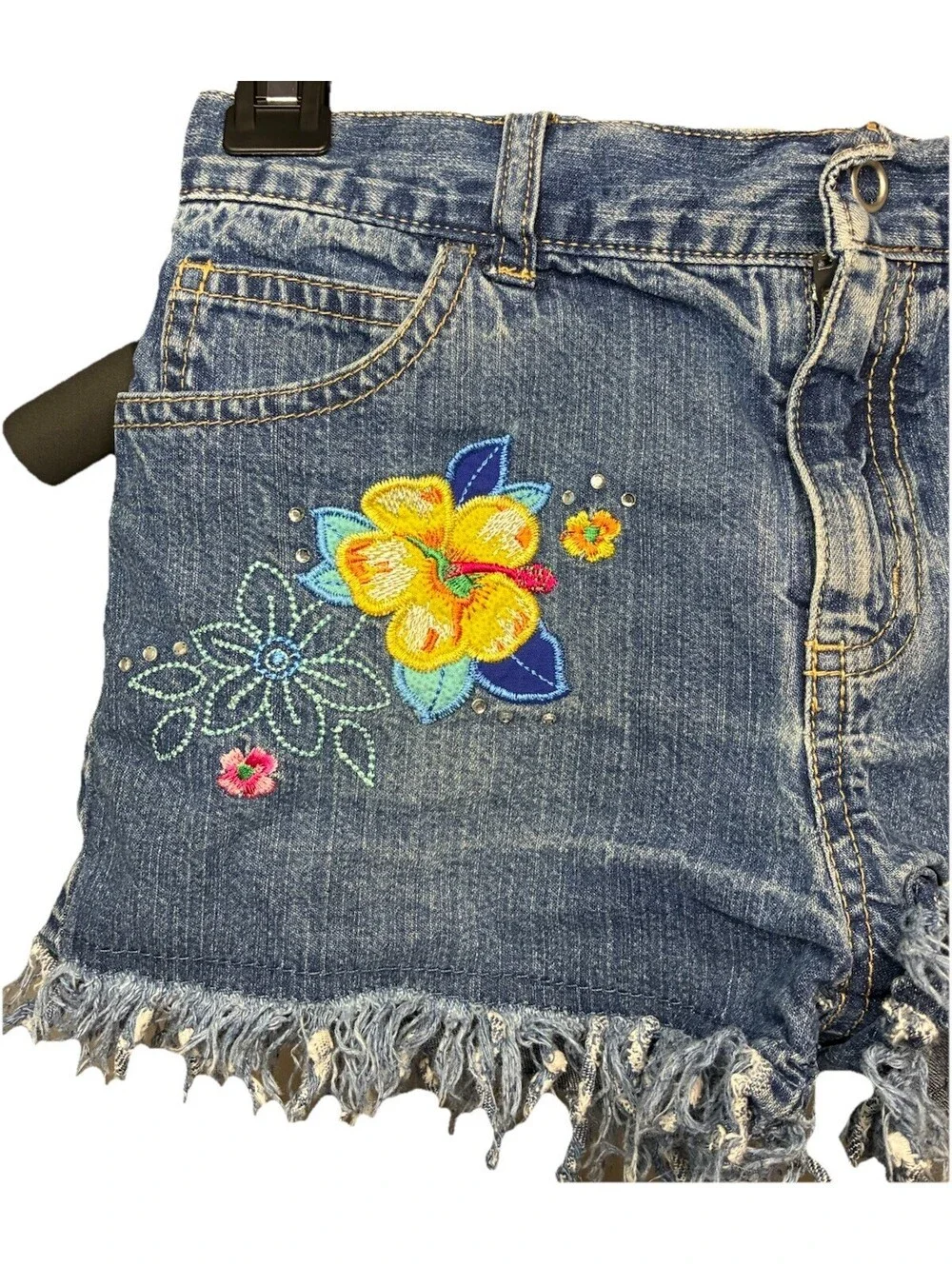 2000s Vintage Children’s Place Floral Embroidered Shorts Size 10